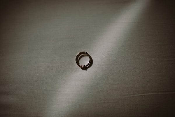 ring on table